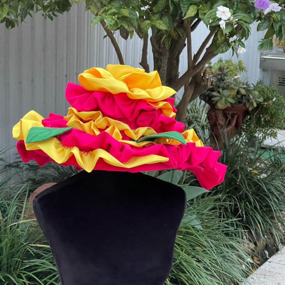 Flower hat. - Picture 7 of 9